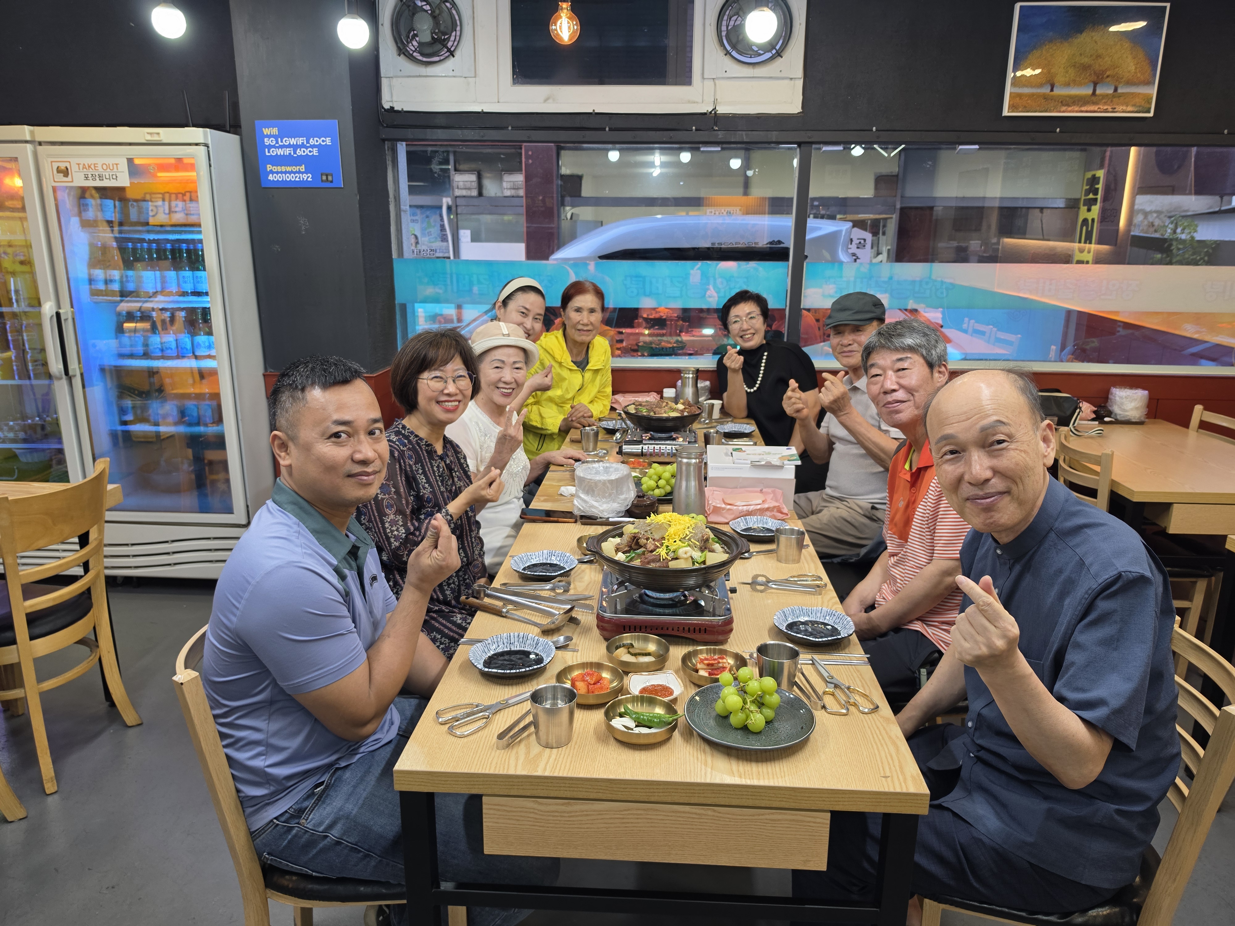 서로를 축복하는 생일 모임
